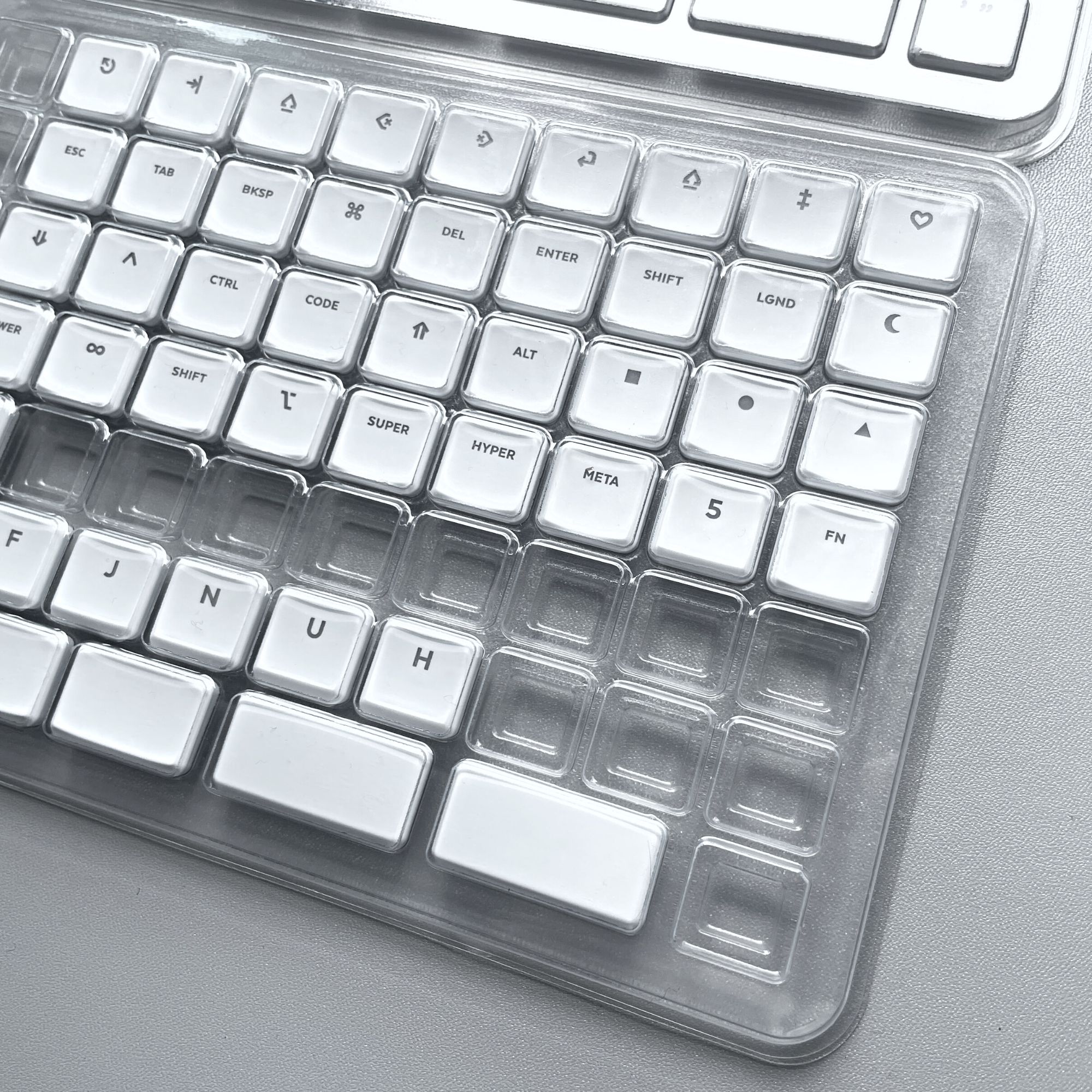 MBK Legend‡ Glow R2 White Keycap Set with Keycap Puller