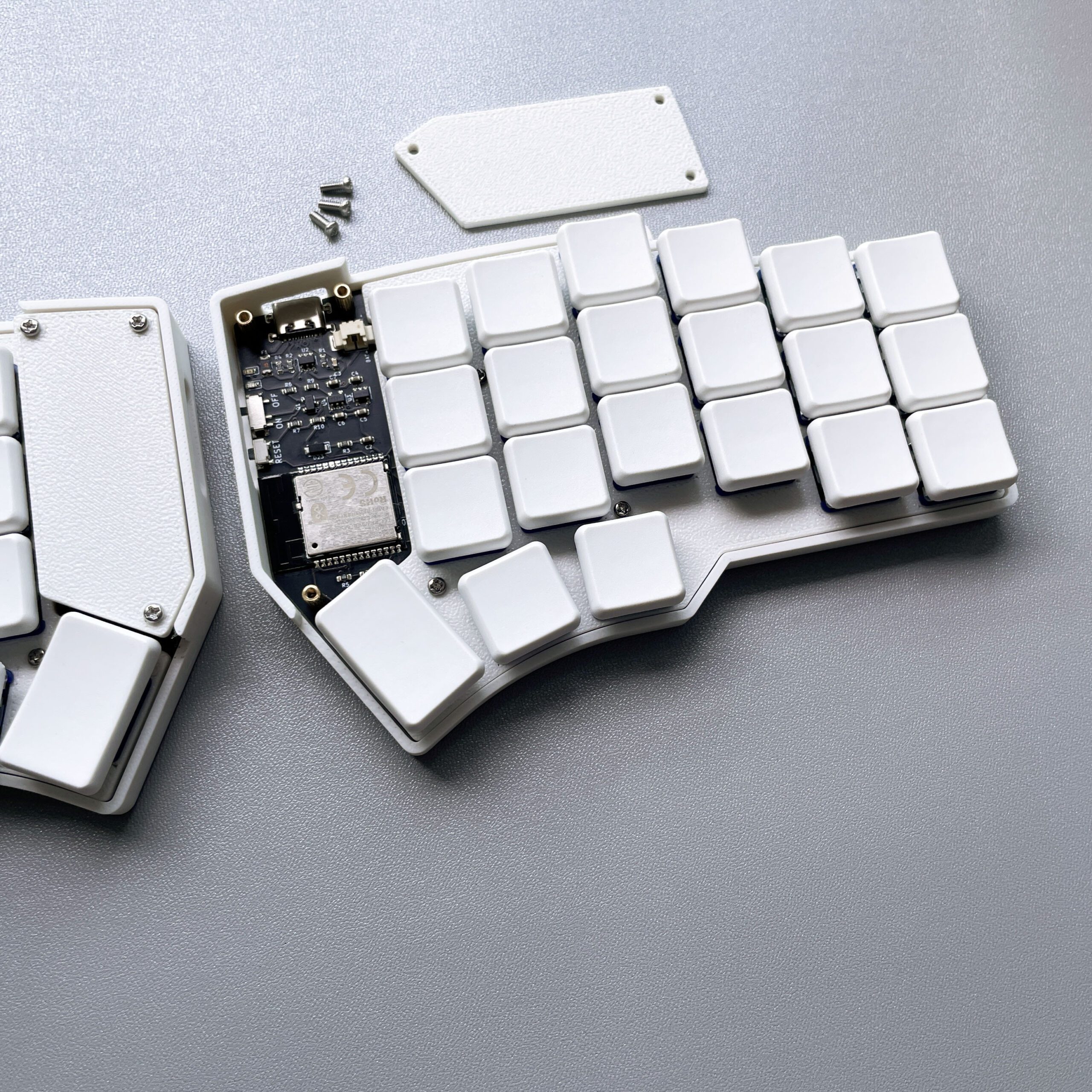 Dao BLE wireless keyboard big battery life corne wireless 42 keys low profile split keyboard